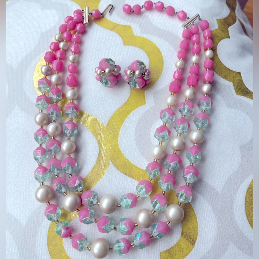 Bundle Vintage clip earrings & necklace